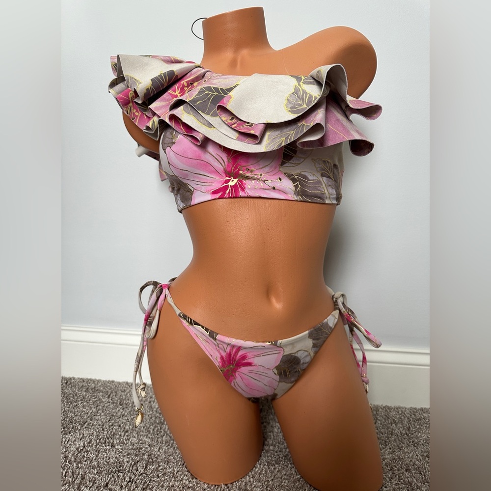 Beach Riot - Ines Top in Golden Hibiscus